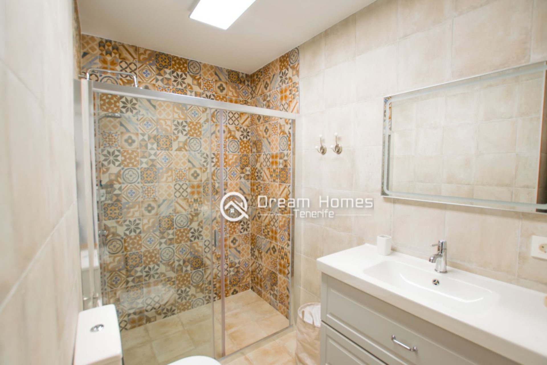 Holiday-Rent-Playa-de-Arena-2-bedroom-Tenerife-Large-Terrace-Ocean-View-Modern-Swimming-Pool18 Bahia Varadero Two Bedroom Apartment, Puerto de Santiago Bathroom Real Estate Dream Homes Tenerife