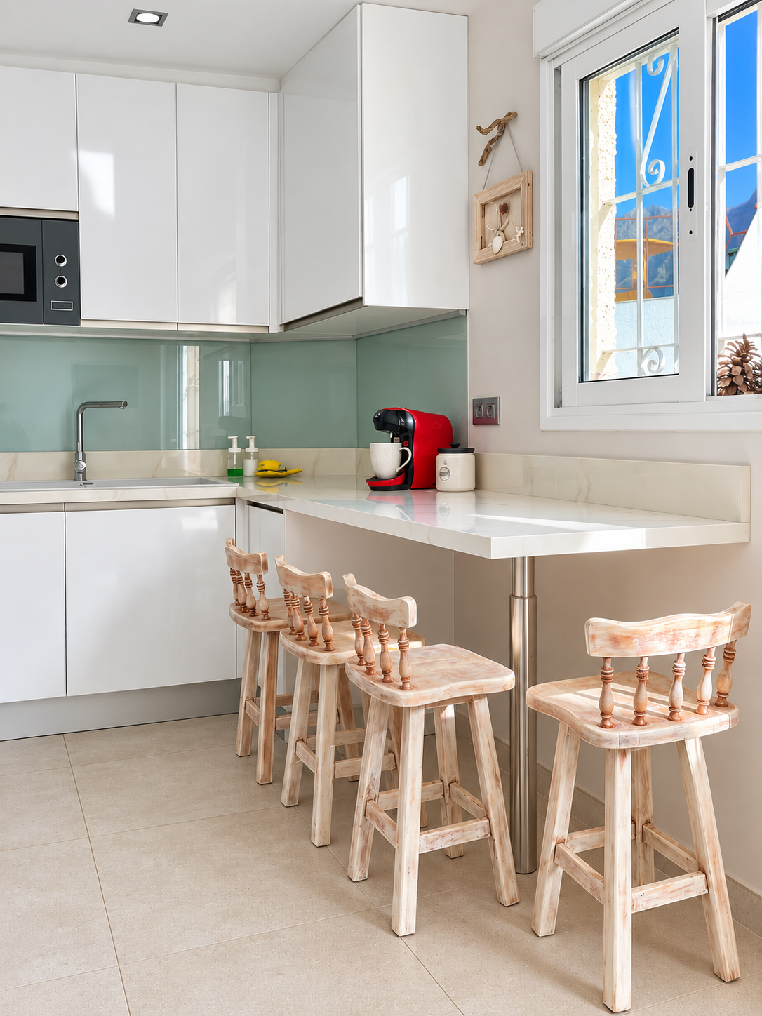 Bright Coastal-Modern Kitchen with Breakfast Bar