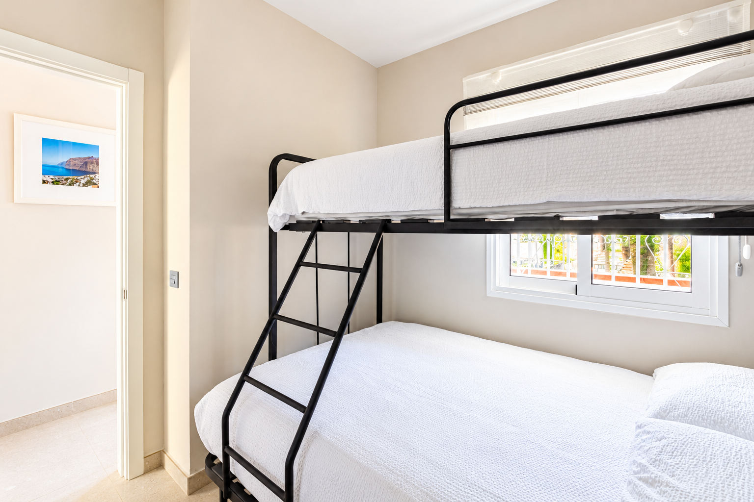 Bright Minimalist Bunk Bedroom