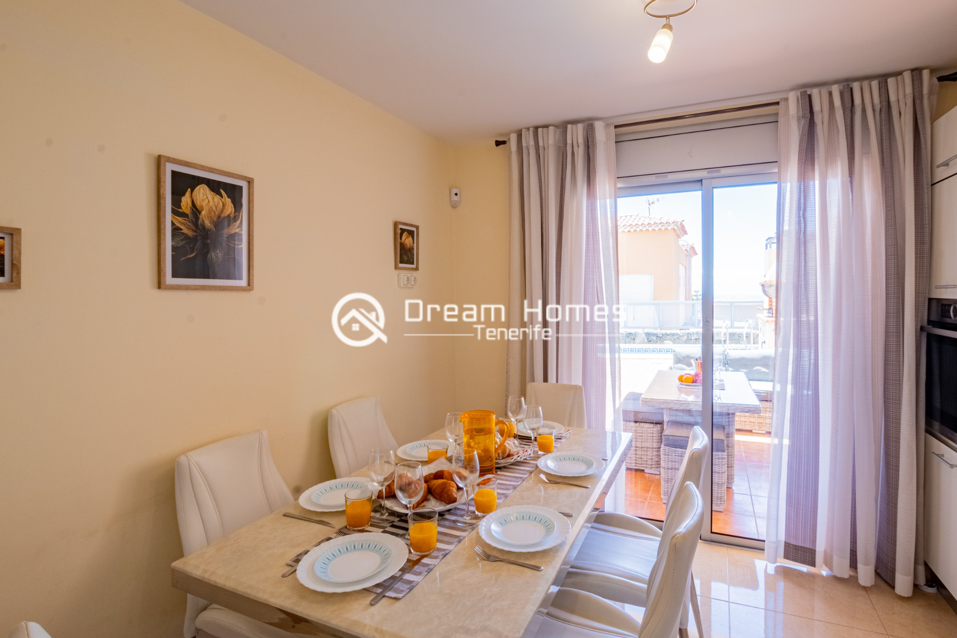 Holiday Home with Private Pool Dining Room Real Estate Dream Homes Tenerife