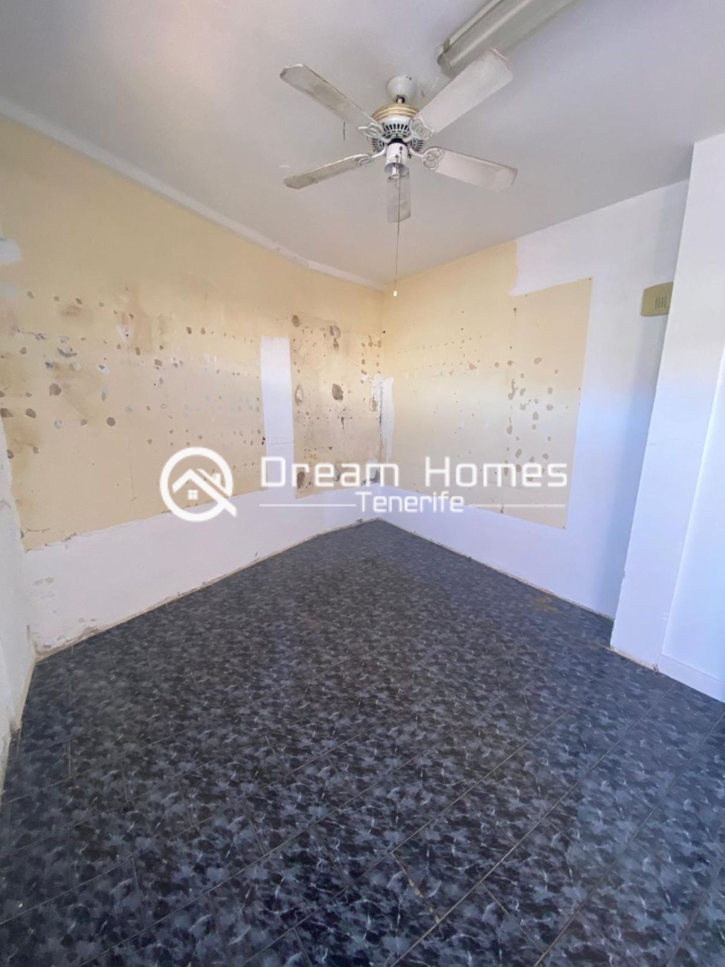 Commercial Premises for Rent in the Heart of Los Gigantes