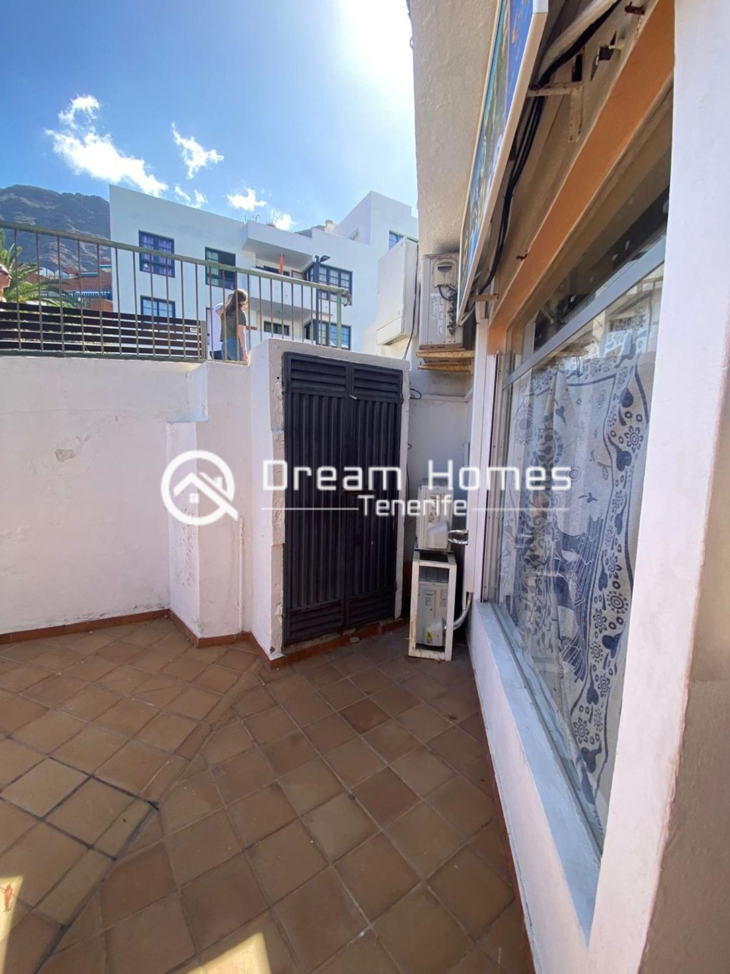 Commercial Premises for Rent in the Heart of Los Gigantes