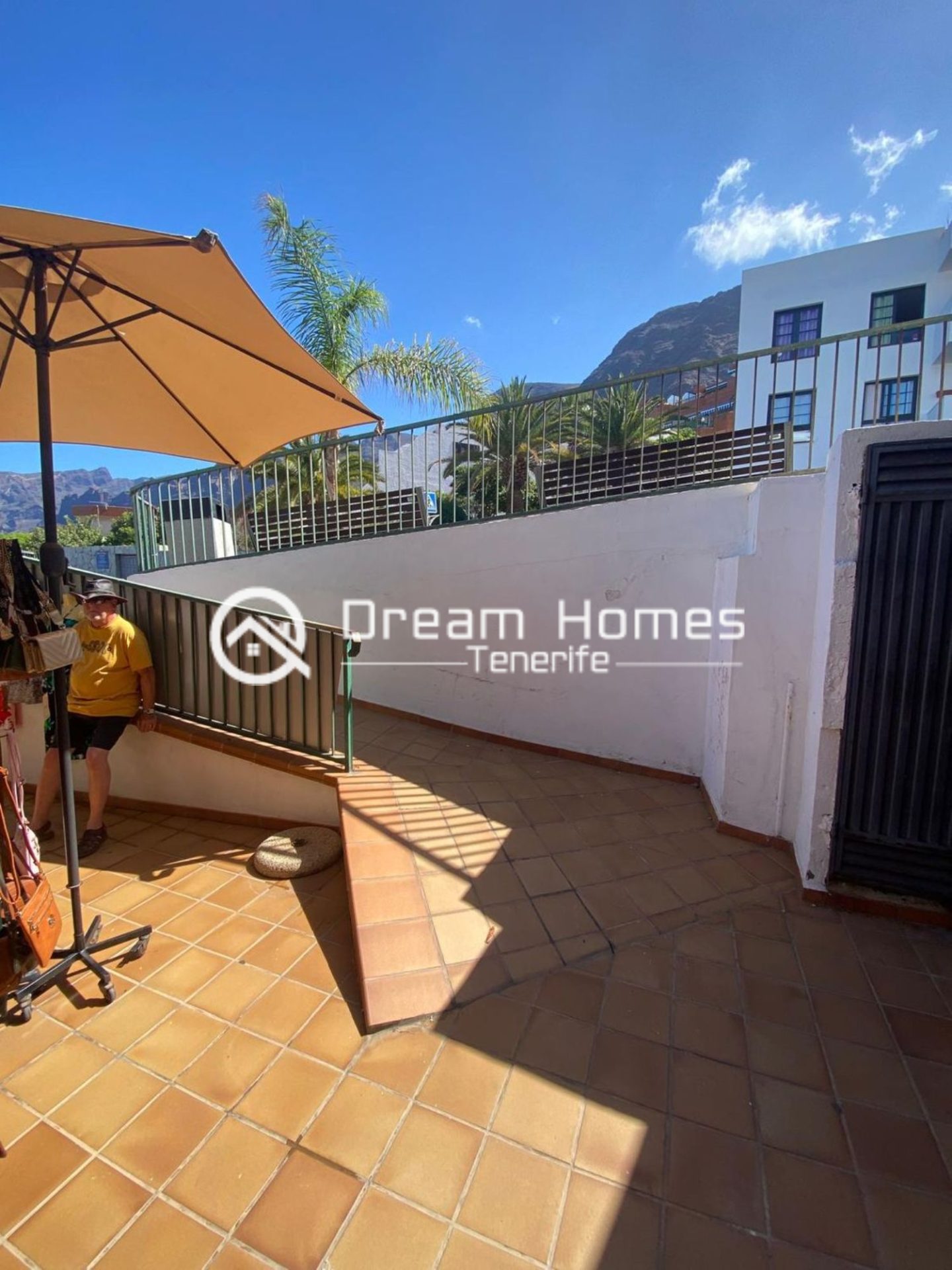 Commercial Premises for Rent in the Heart of Los Gigantes