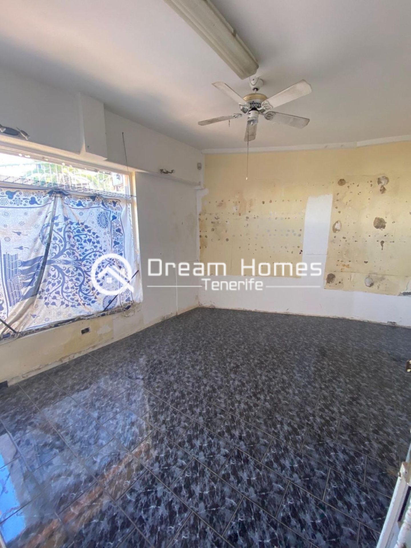 Commercial Premises for Rent in the Heart of Los Gigantes
