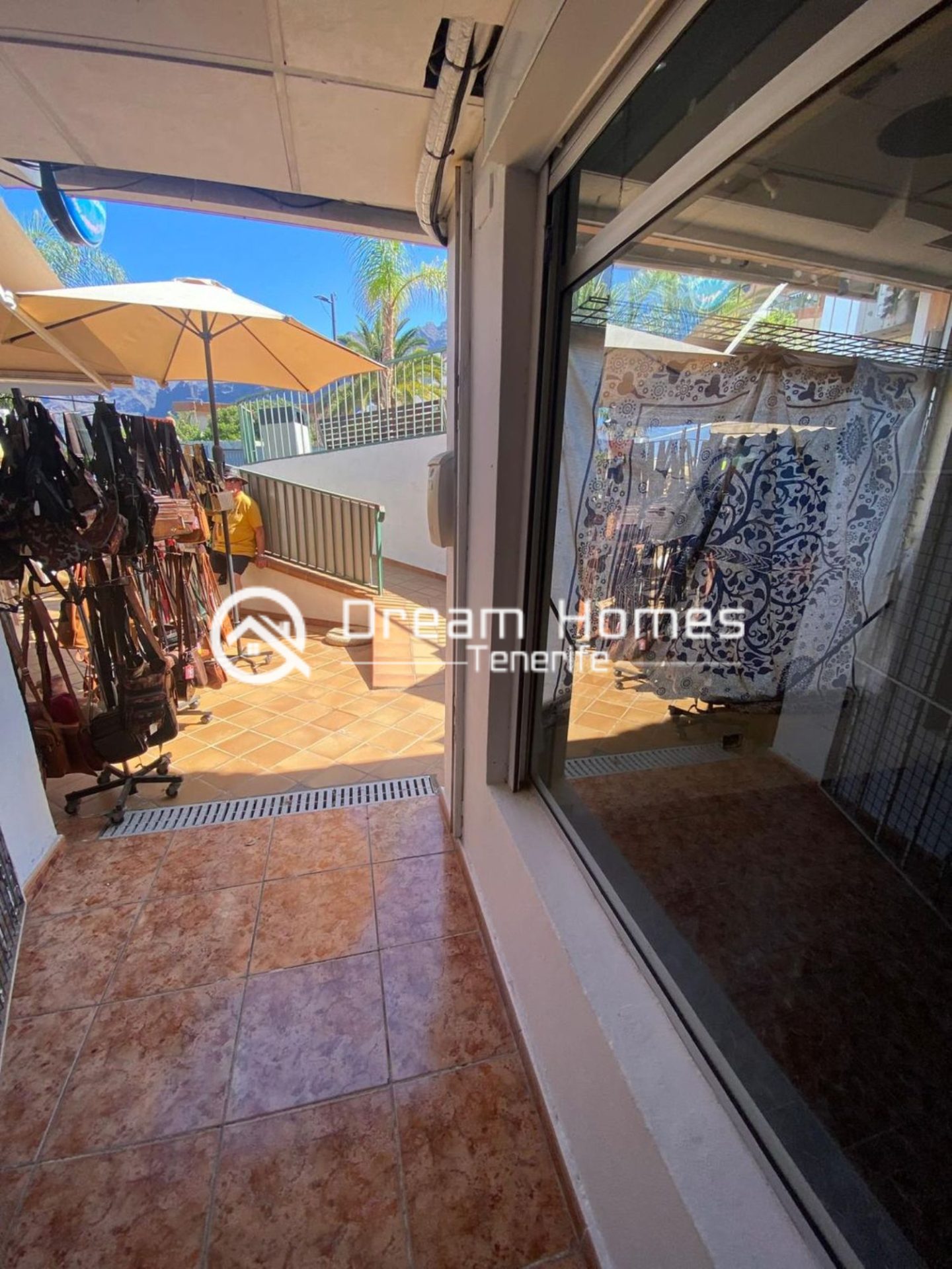 Commercial Premises for Rent in the Heart of Los Gigantes