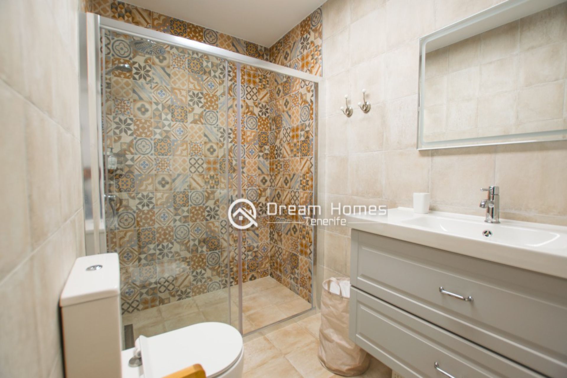 Delightful 2-Bedroom Apartment Bathroom Real Estate Dream Homes Tenerife