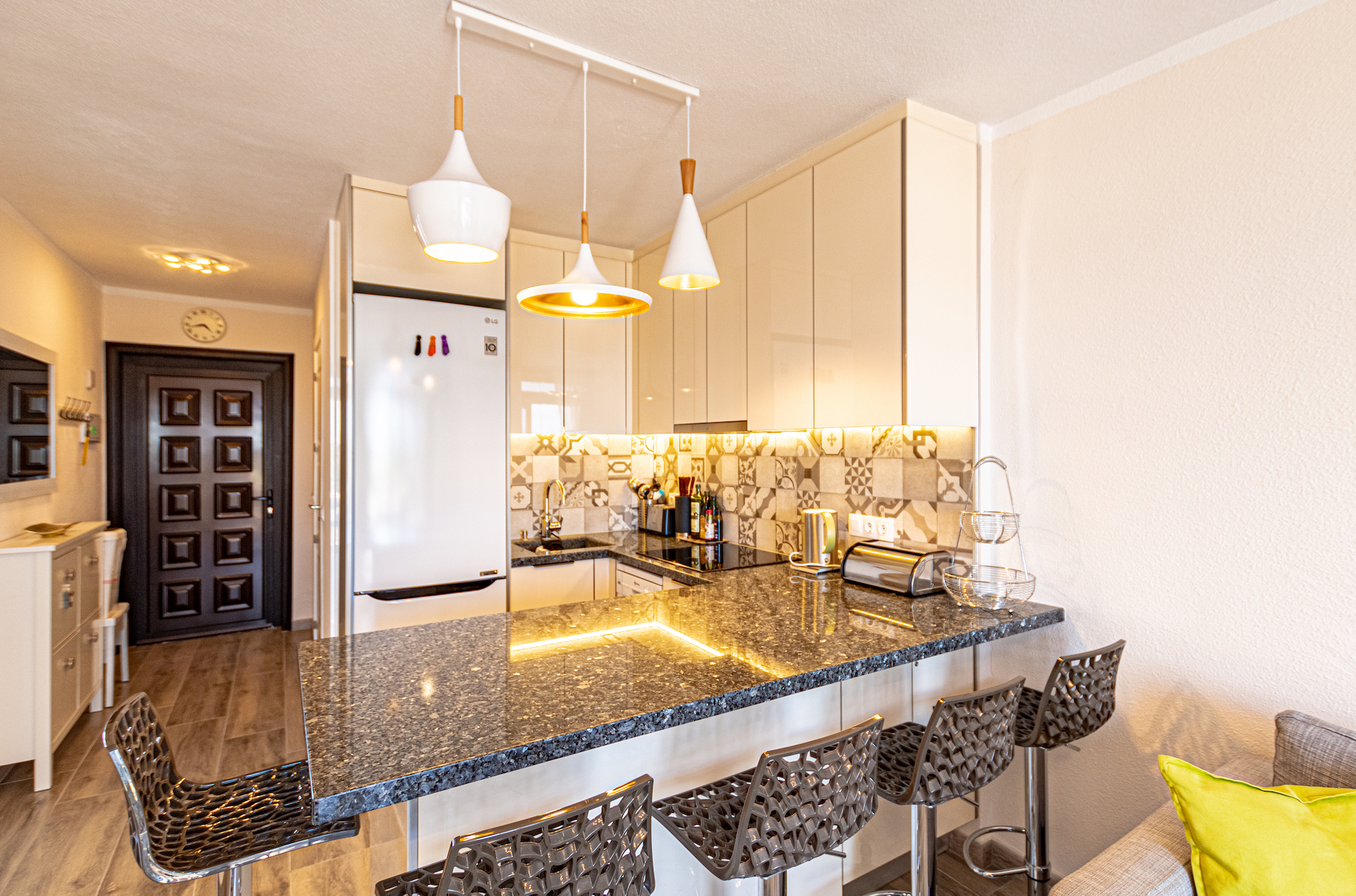1 Bedroom Sunflower Apartment For Rent Tenerife32