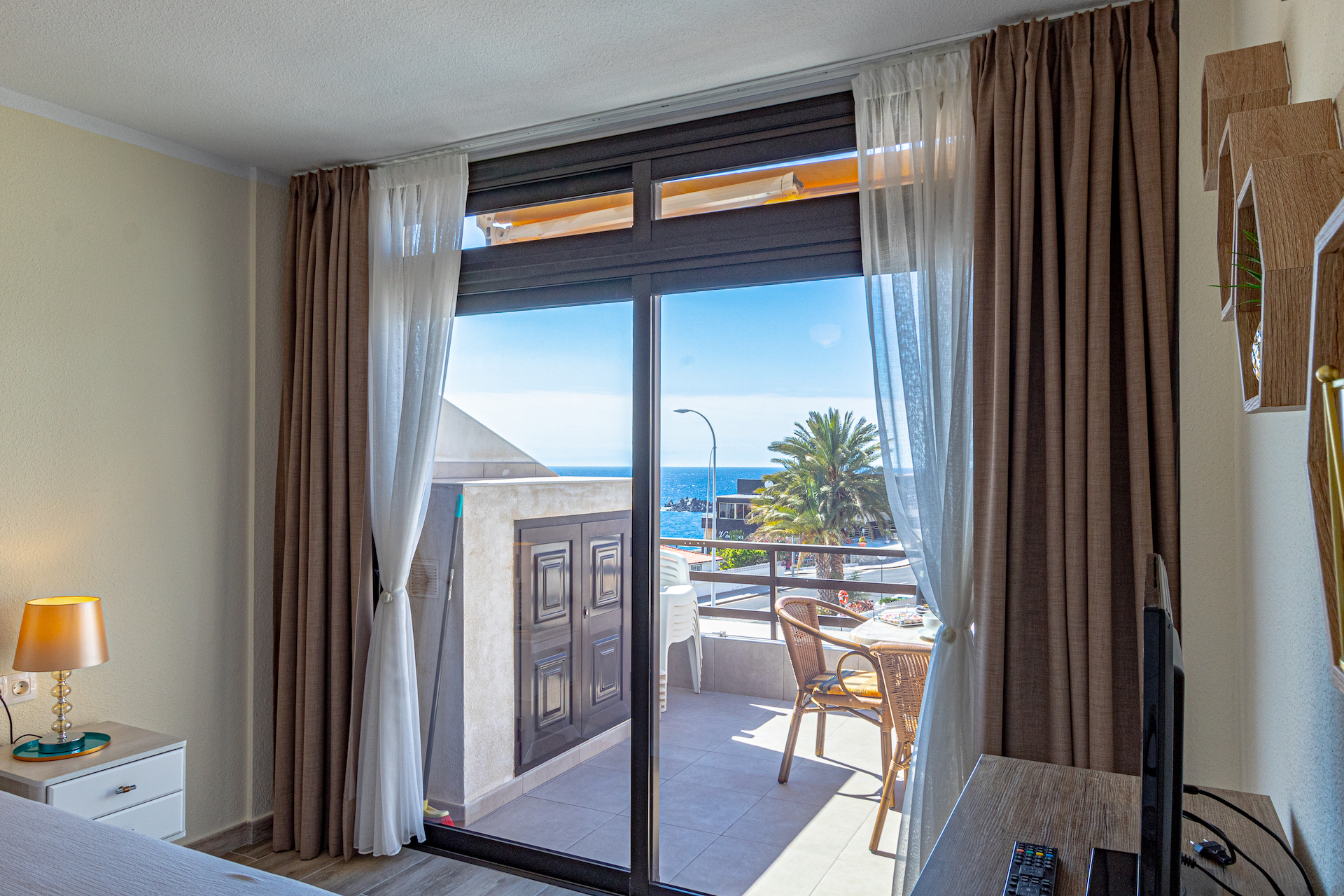 1 Bedroom Sunflower Apartment For Rent Tenerife9
